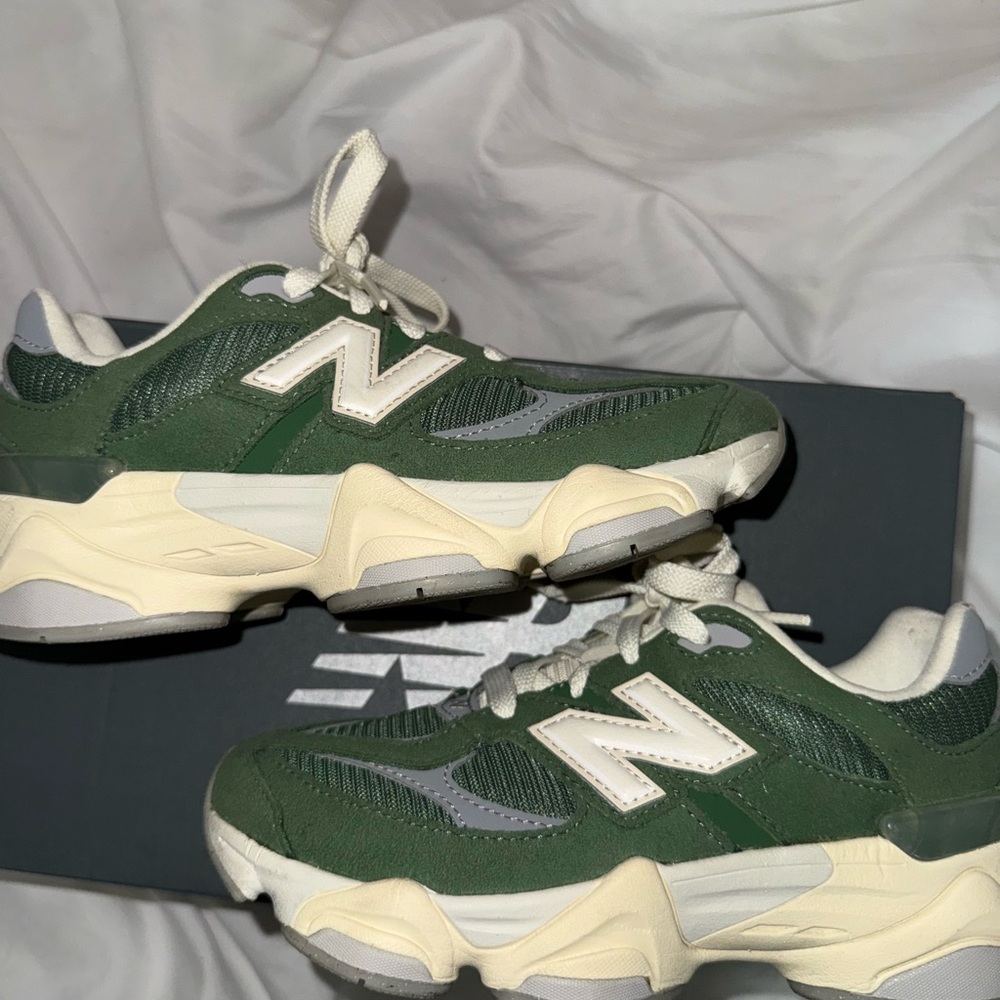 Kids New Balance 9060 sneakers